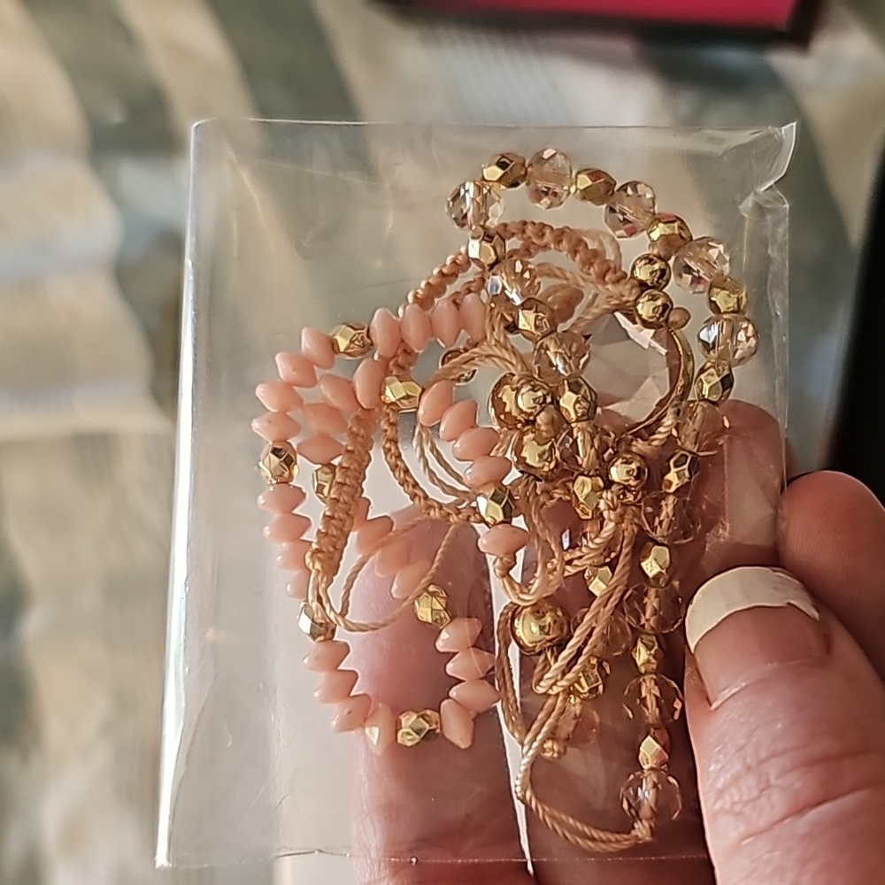 Avon Lovely Bracelet Set Light Pink